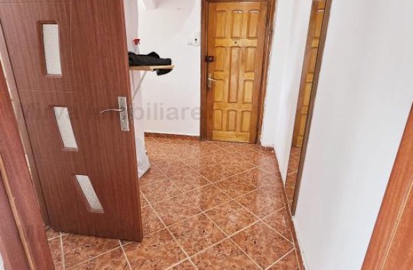 Vanzare apartament 2 camere, zona Malu Rosu