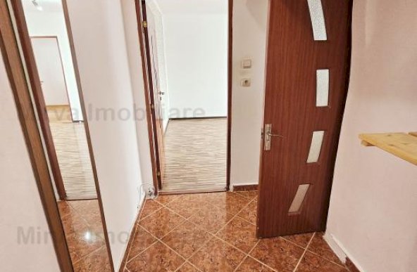 Vanzare apartament 2 camere, zona Malu Rosu