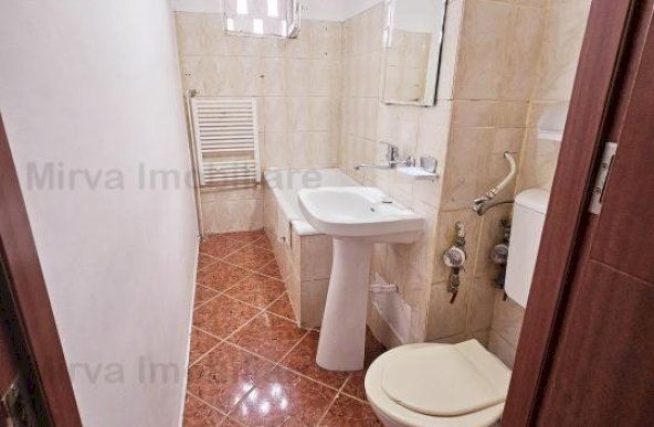 Vanzare apartament 2 camere, zona Malu Rosu