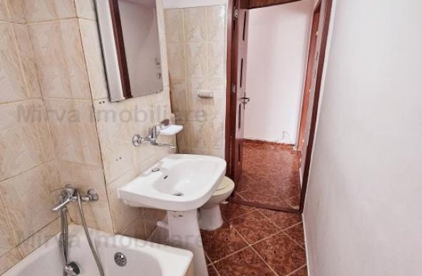 Vanzare apartament 2 camere, zona Malu Rosu