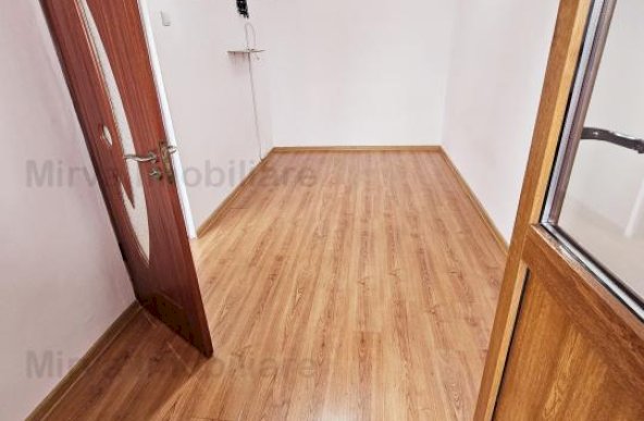 Vanzare apartament 2 camere, zona Malu Rosu