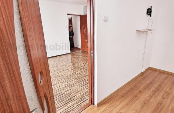 Vanzare apartament 2 camere, zona Malu Rosu