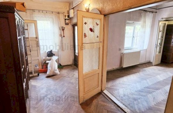 Vanzare casa 5 camere, necesita renovare, zona Transilvaniei