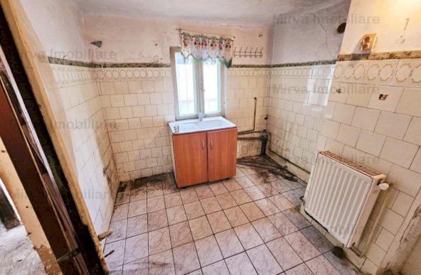 Vanzare casa 5 camere, necesita renovare, zona Transilvaniei