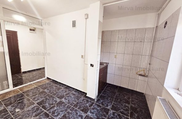 Vanzare apartament 2 camere, decomandat, zona Mihai Bravu