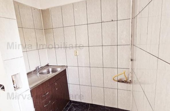 Vanzare apartament 2 camere, decomandat, zona Mihai Bravu