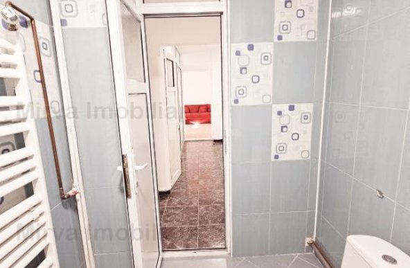 Vanzare apartament 2 camere, decomandat, zona Mihai Bravu