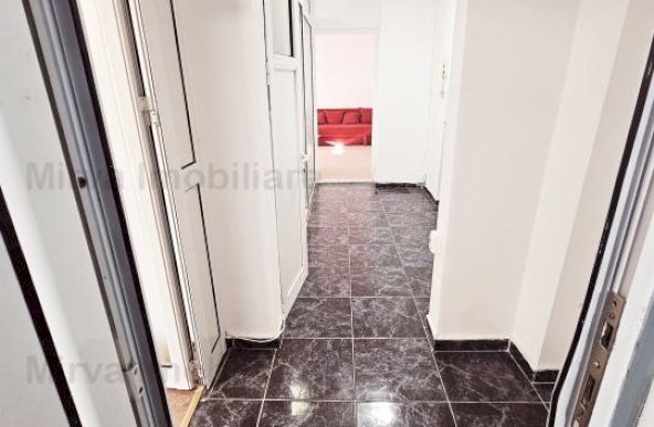 Vanzare apartament 2 camere, decomandat, zona Mihai Bravu