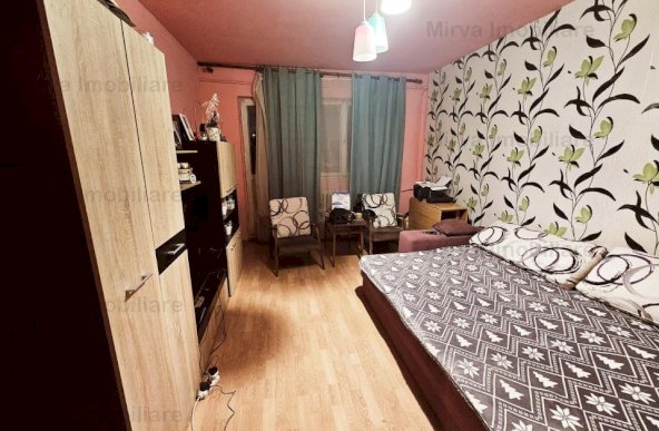 Vanzare apartament 3 camere, 2 bai, zona Republicii-Caraiman