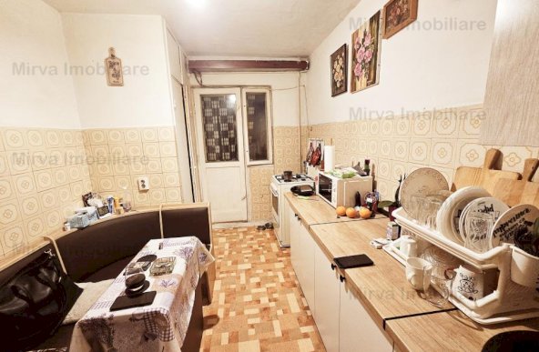 Vanzare apartament 3 camere, 2 bai, zona Republicii-Caraiman