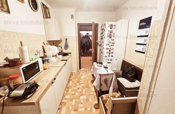 Vanzare apartament 3 camere, 2 bai, zona Republicii-Caraiman