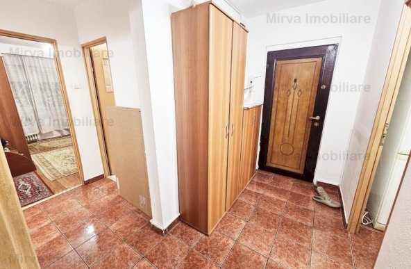 Vanzare apartament 3 camere, 2 bai, etaj 1, zona Cantacuzino