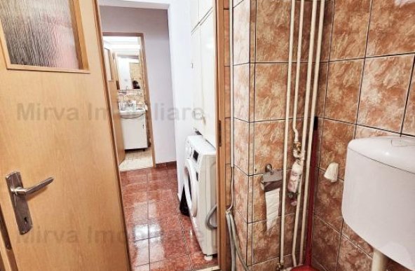 Vanzare apartament 3 camere, 2 bai, etaj 1, zona Cantacuzino