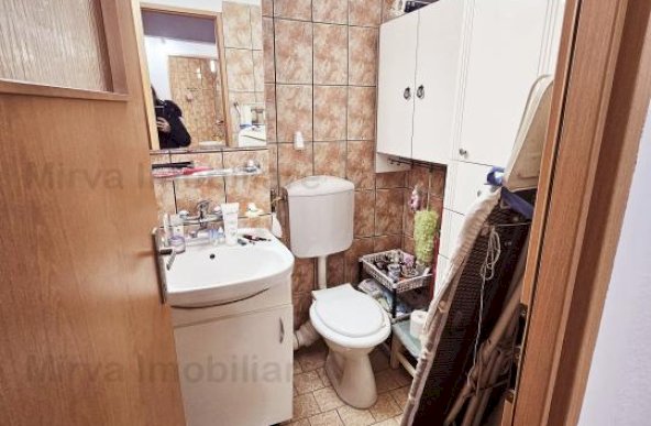 Vanzare apartament 3 camere, 2 bai, etaj 1, zona Cantacuzino