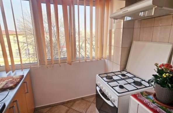 Inchiriere apartament 3 camere, mobilat si utilat, zona 9 Mai