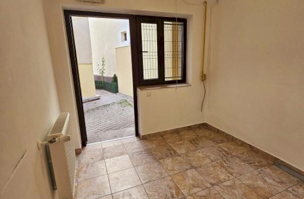 Inchiriere spatiu birouri, P+M, 5 camere, utilitati incluse, zona Centrala