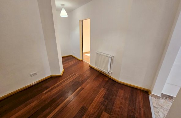 Inchiriere spatiu birouri, P+M, 5 camere, utilitati incluse, zona Centrala