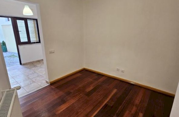 Inchiriere spatiu birouri, P+M, 5 camere, utilitati incluse, zona Centrala