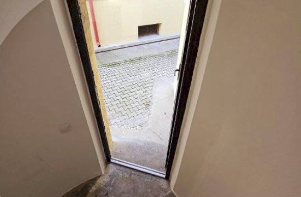 Inchiriere spatiu birouri, P+M, 5 camere, utilitati incluse, zona Centrala