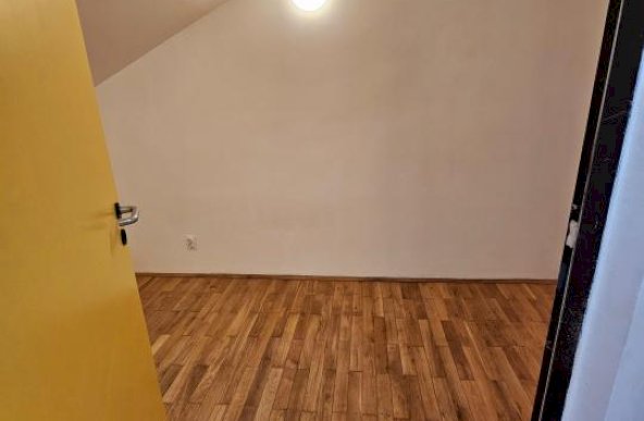 Inchiriere spatiu birouri, P+M, 5 camere, utilitati incluse, zona Centrala