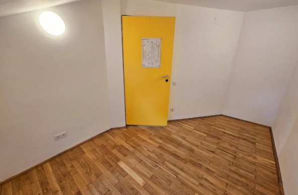 Inchiriere spatiu birouri, P+M, 5 camere, utilitati incluse, zona Centrala