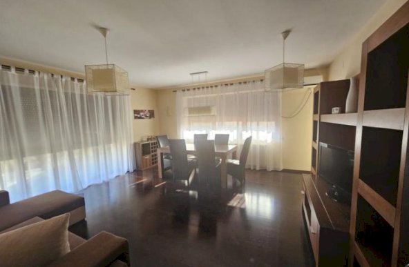 Inchiriere apartament bloc nou cu garaj, centru Pitesti