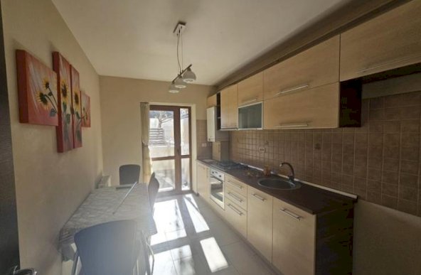 Inchiriere apartament bloc nou cu garaj, centru Pitesti