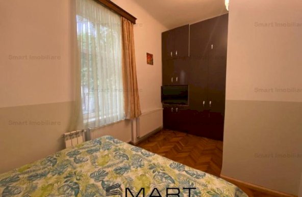 Apartament la casa 3 camere semidecomandat, zona centrala