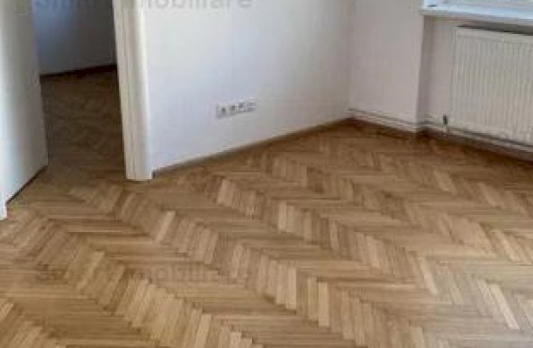 Apartament 2 camere semidecomandate, Calea Dumbravi