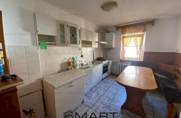 Apartament 3 camere, 2 bai, 2 balcoane si pivnita, decomandat  Turnisor