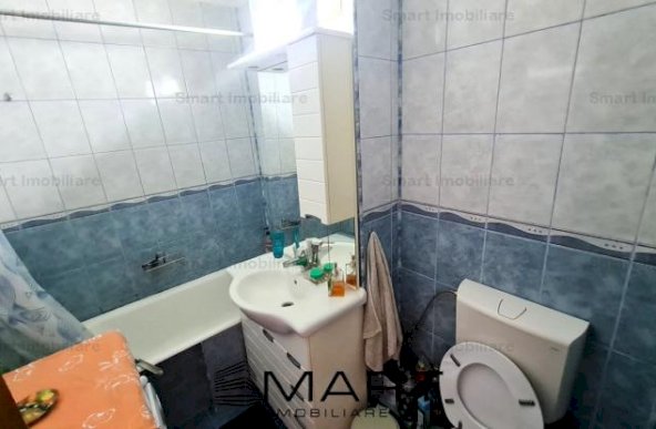 Apartament 3 camere 66mp zona Vasile Aaron