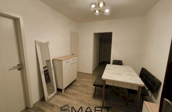 Apartament 3 camere zona Vasile Aaron 