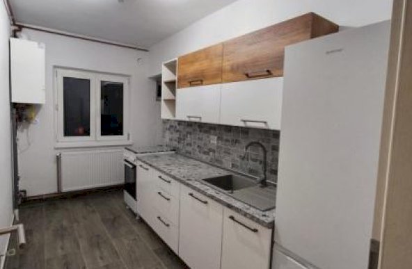 Apartament 3 camere zona Vasile Aaron 