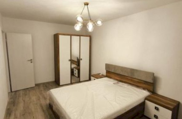 Apartament 3 camere zona Vasile Aaron 