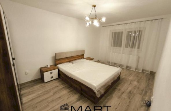 Apartament 3 camere zona Vasile Aaron 