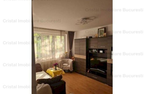 Apartament 3 camere, Bld. Obregia, 8-10 min. de metrou Piata Sudului.