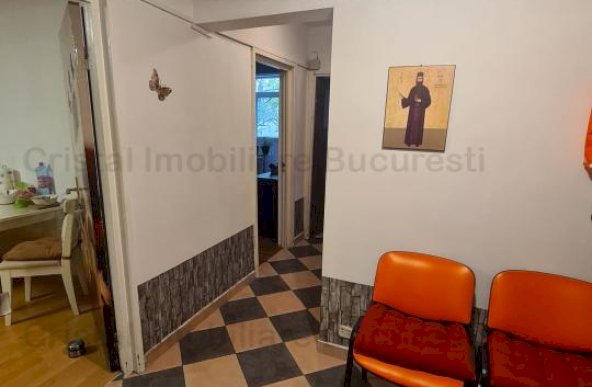 Apartament 3 camere, Bld. Obregia, 8-10 min. de metrou Piata Sudului.