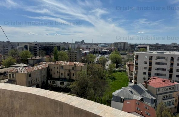 Inchiriez garsoniera spatioasa cu vedere panoramica Zona Rond Piata Alba Iulia