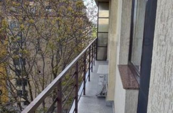 Inchiriez apartament 3 camere, semidecomandat, zona Vitan - Mihai Bravu
