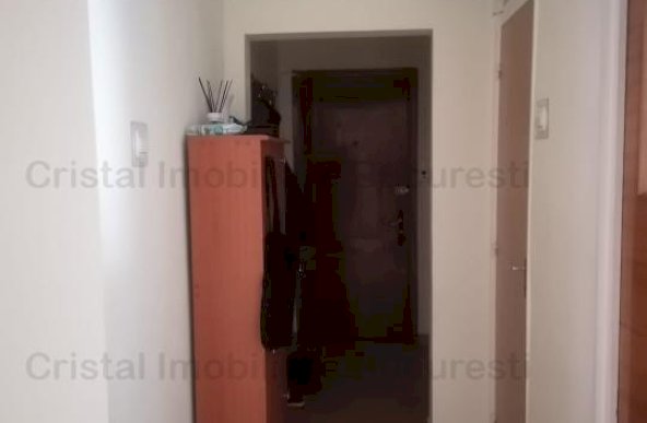 Vinzare apartament cu 3 camere