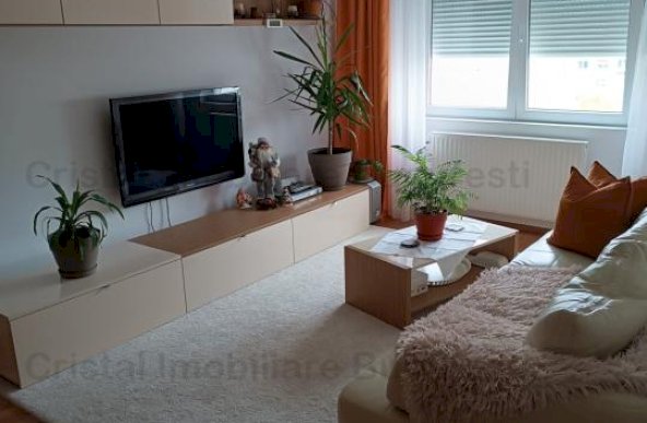 Apartament 3 camere, cu Centrala, la 7 min de metrou Piata Sudului. 