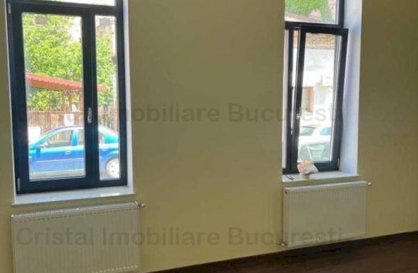 Vand apartament 4  camere  zona Calea Calarasilor