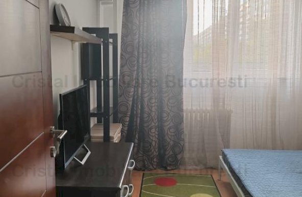 Apartament 3 camere langa metrou 1 Decembrie 1918, decomandat, 1/8.