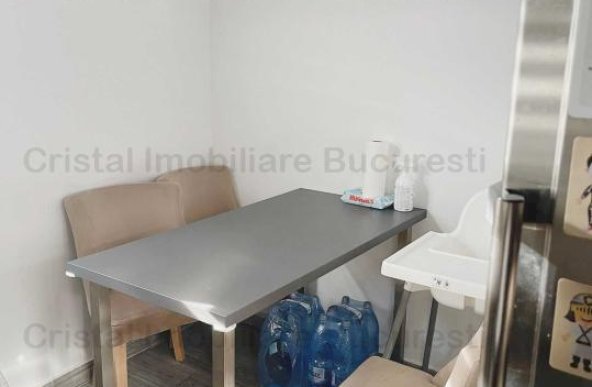 Vand apartament de de 3 camere mobilat si utilat in zona 1 Decembrie