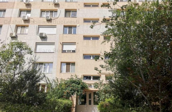 Vand apartament de 3 camere in zona Ozana