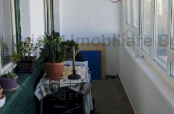 APARTAMENT 3 CAMERE  DE VANZARE PIATA VETERANILOR