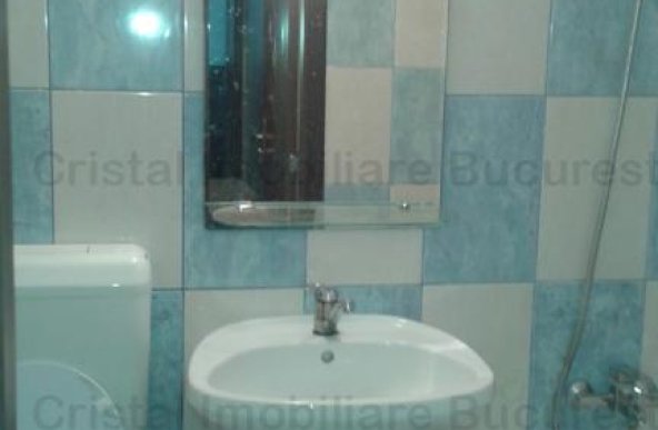 Apartament 2 camere decomandat, etaj 1/4 zona Titan -1 Decembrie