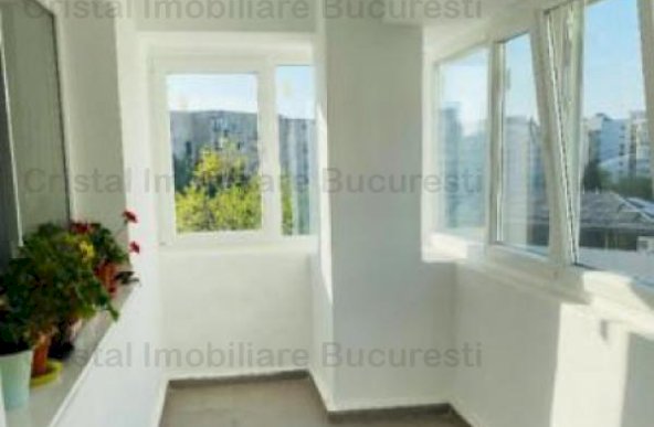 Vanzare Apartament  3 Camere stradal pe Bd Nerva Traian