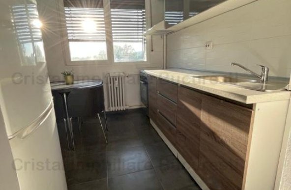 Apartament 3 camere, 575 EUR, zona Titan