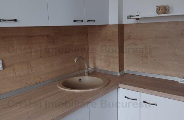 Apartament 3 camere, 2 bai, centrala, zona Trapezului